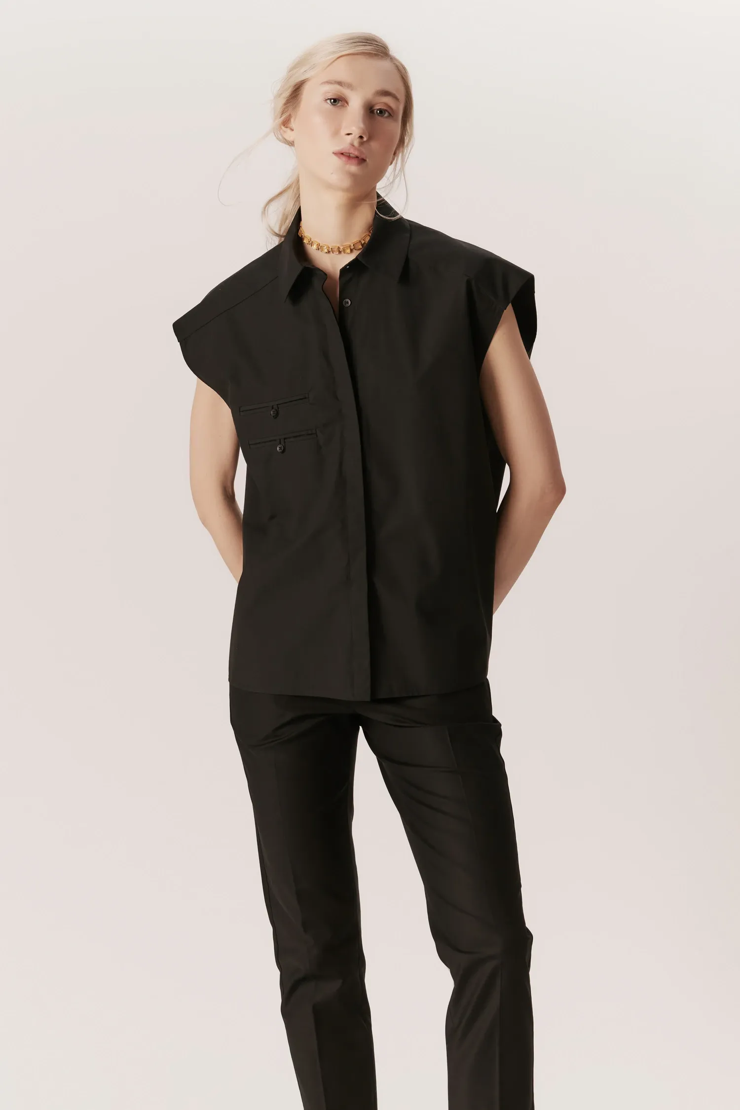 007268_CAMISA_BOX_SEM_MANGA OVERSIZED_PRETO_ANDREAMARQUES -2-